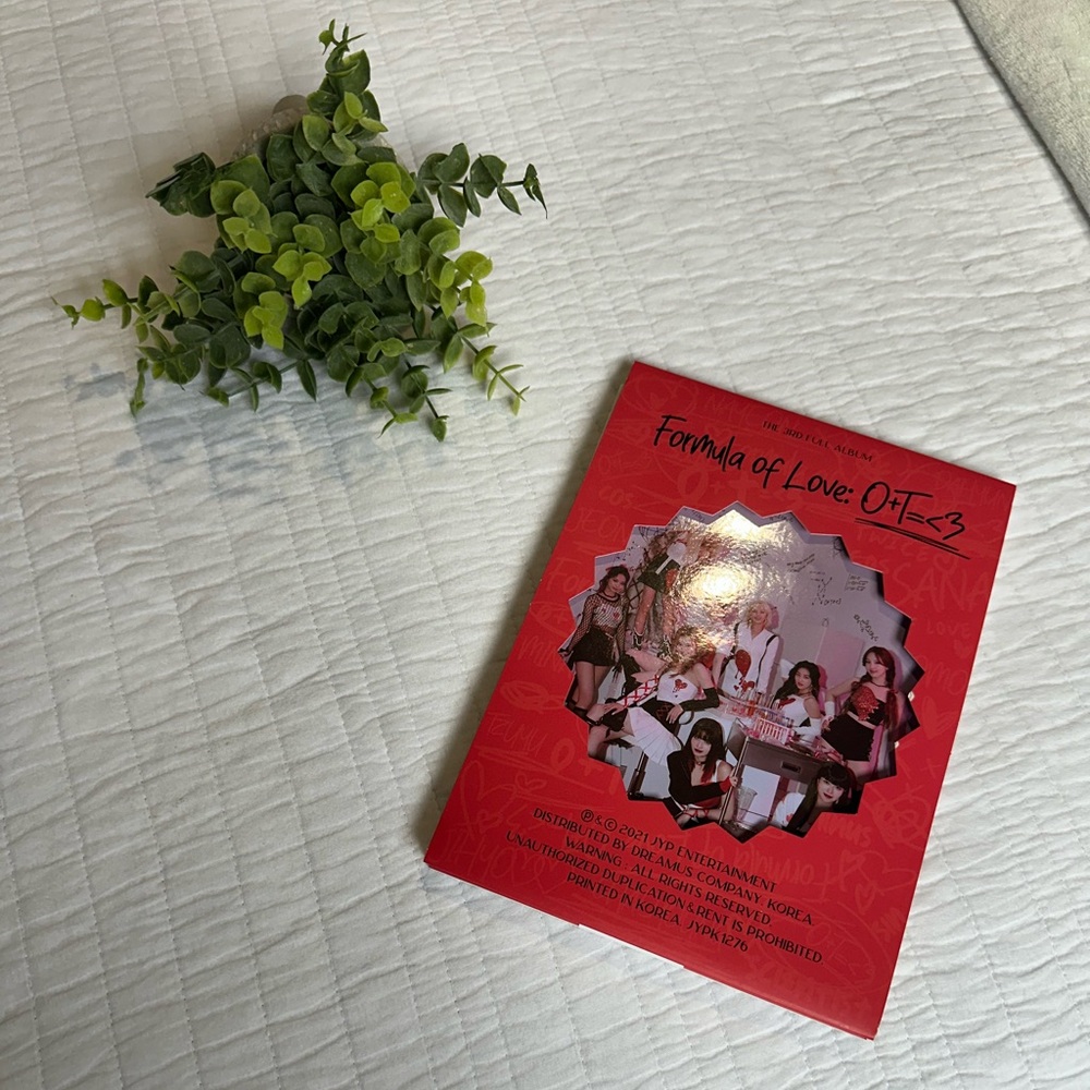TWICE 3rd Album - Formula of Love: O+T=<3 | Break It Ver.